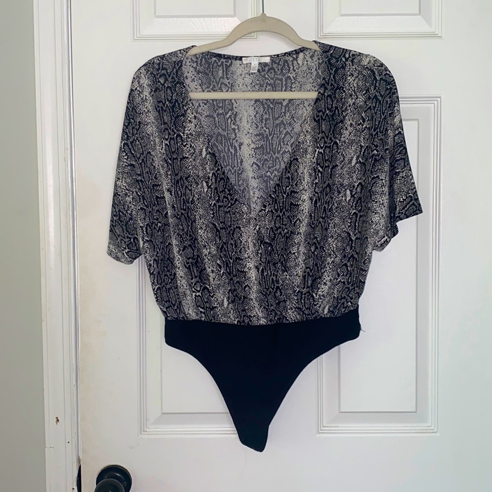 Animal print short sleeve bodysuit size Medium